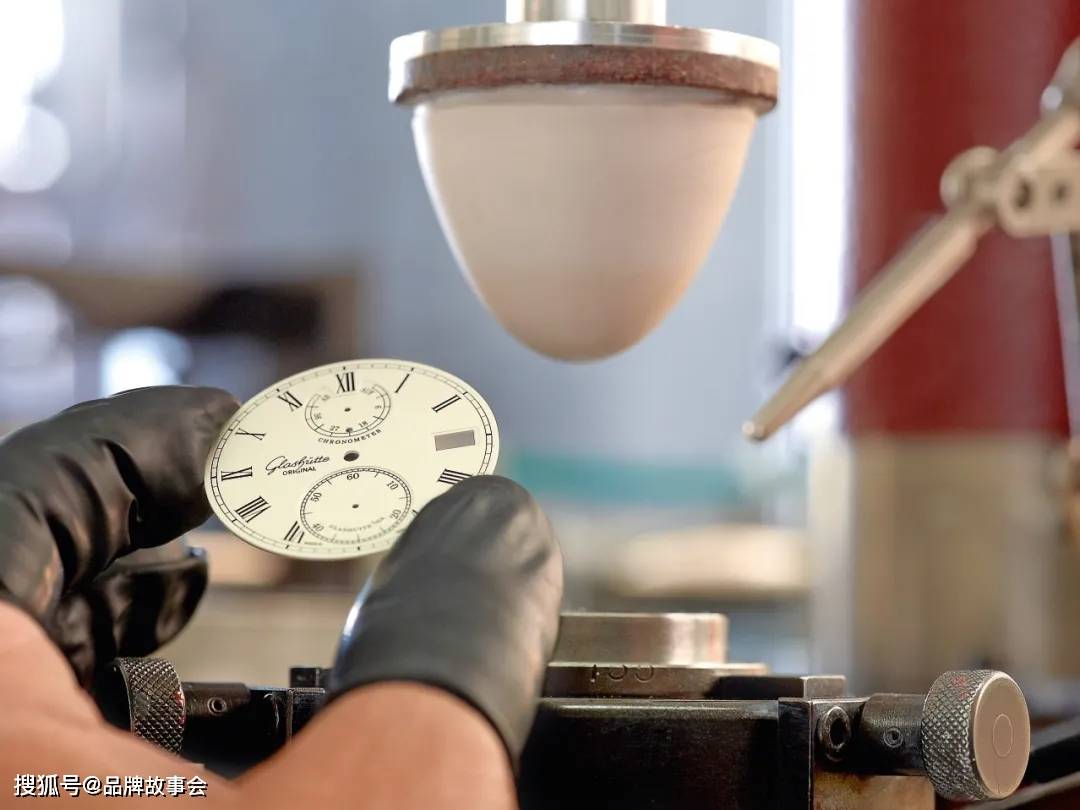 �ںϾ�����Ħ��,�����߽������յ�ԭ���ڳɶ���ʱ��֮��