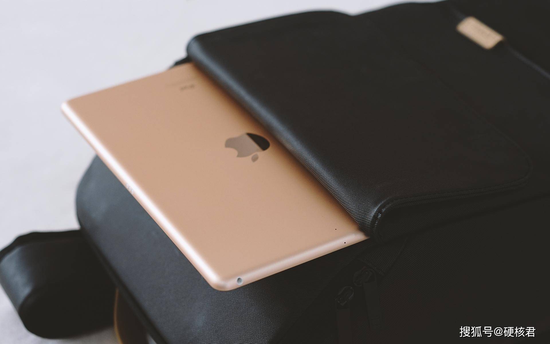 能力|简约设计，丰富储物能力，地平线8号零感背包体验!