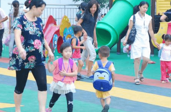 家长|教育局发通知，幼儿园离园时间将不早于17:30，解决家长接娃难题