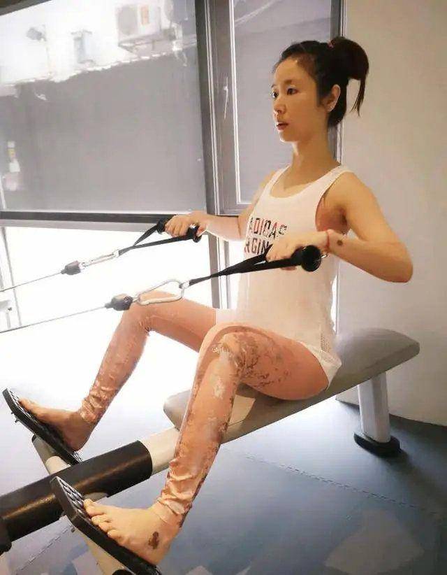 身材|林心如穿连体泳衣秀“奶妈身材”，前男友一个比一个帅气