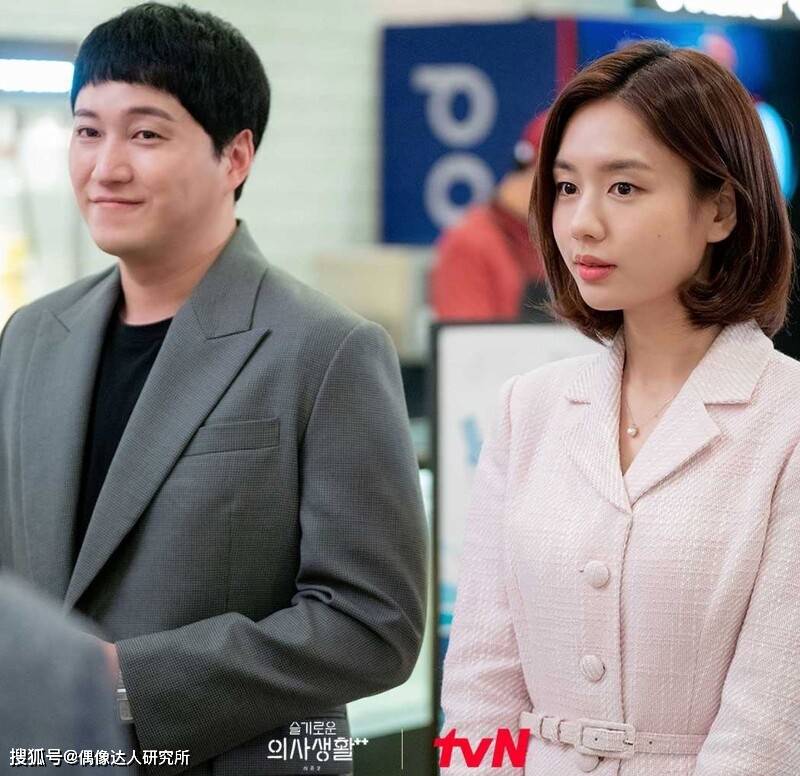 终于敏荷的暗恋也有了结果,硕亨放下了对于母亲的心理障碍,跨出了自己