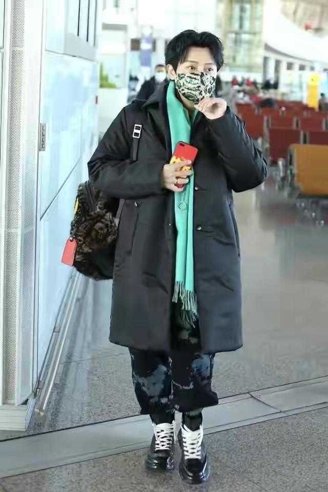 通身|陈志朋暴瘦20斤帅爆了，穿粉色西装像90后，油腻大叔变小鲜肉