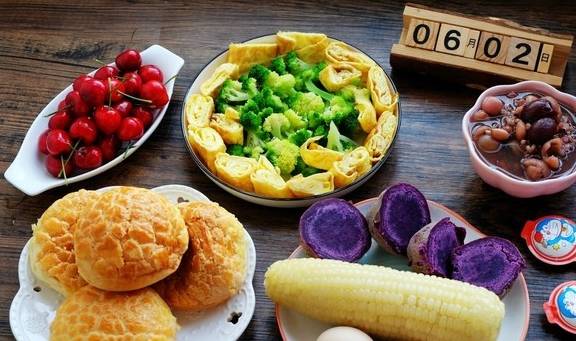 水果|早餐在家吃省钱还是出去吃省钱？看看我家7天早餐，在哪吃更合适