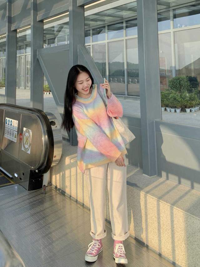 毛衣|裤子最不挑年龄了！不光百搭还能提升气质感，简约高级谁能不爱？