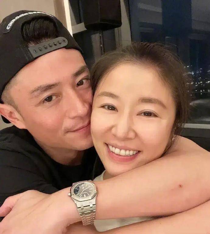 身材|林心如穿连体泳衣秀“奶妈身材”，前男友一个比一个帅气