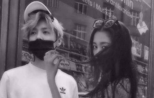 因为|关晓彤为了让鹿晗放心，特意戴上男友送的廉价饰品，秀恩爱太特别