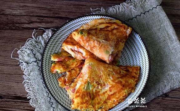 加入适量|一个西红柿,一根香肠,一点面粉,做成简单早餐,营养又好吃!