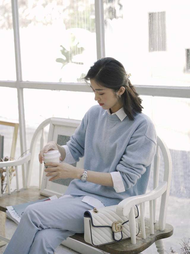 帆布鞋|秋天正确的打开方式,针织衫的温柔少不了,可以尝试这样搭超好看