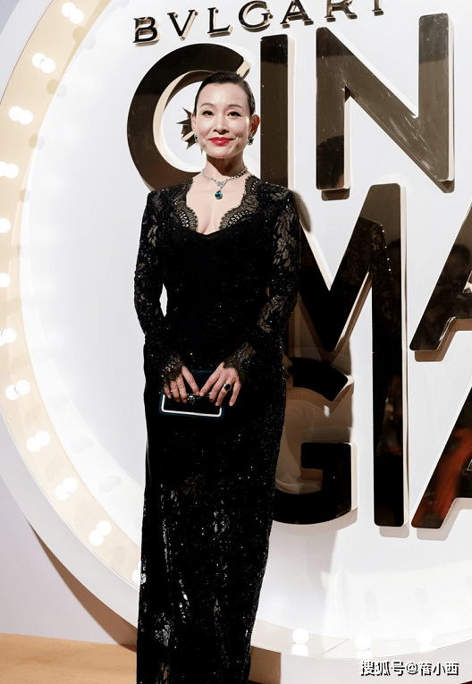 身材|陈冲不走寻常路，壮硕身材穿紧身蕾丝裙气质惊艳，年过半百依旧美