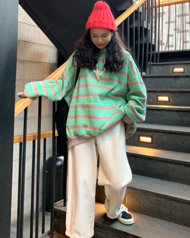 身材|微胖女生学学这样穿，显瘦又时髦