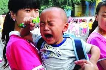 家长|幼儿园班主任坦言：那些第一天入园就不哭的孩子通常来自这些家庭