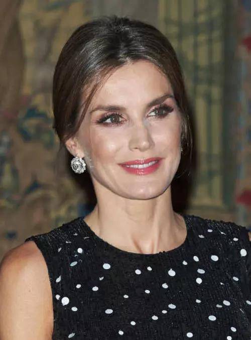 发型|西班牙王后也老了,出席活动被怼脸拍,眼眶凹陷白发明显状态真实