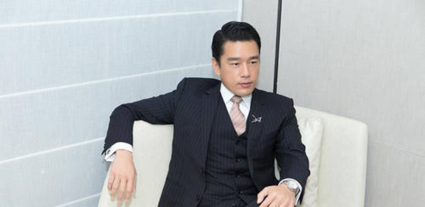 他是一个专业霸道的总裁 他年轻时梦想成为一名奸商 王耀庆是如何成功