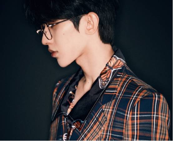 舞台|蔡徐坤每一面都不是最强的，但是他能努力把每一面，做到接近最强