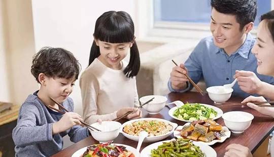 家长|幼儿园班主任坦言：那些第一天入园就不哭的孩子通常来自这些家庭