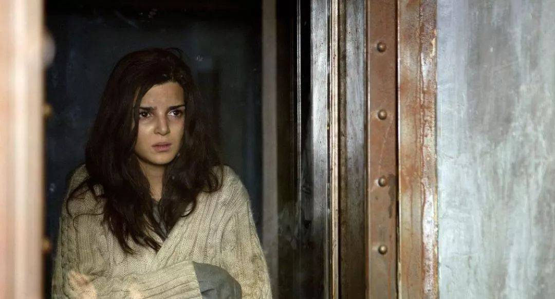 《黑暗面》镜子后是密室,密室有一双眼睛,三女一男,谁最阴暗?