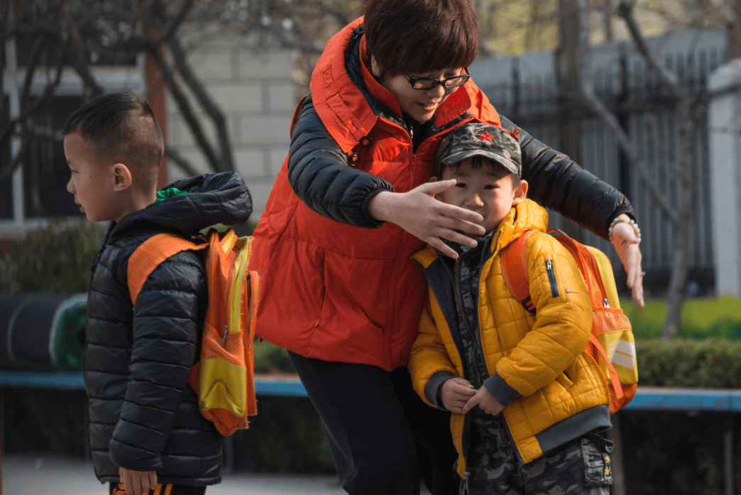 家长|教育局下发通知，幼儿园放学时间有新规，双职家庭接娃问题解决了