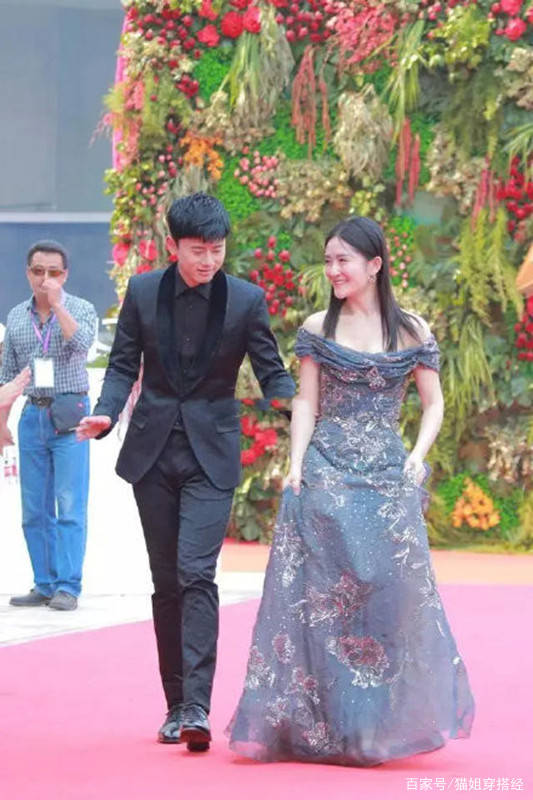 设计|张杰真宠老婆，谢娜穿一字裙扮公主，杰哥就穿西装扮成王子配合她