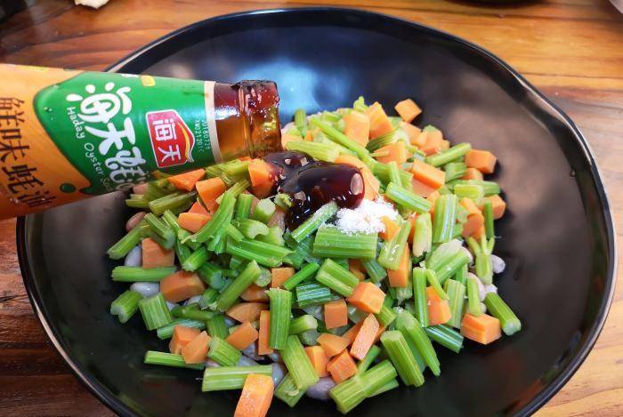 芹菜炒多长时间 671a7a8dac734e08937967d8ed476727.jpeg