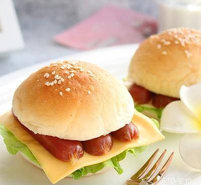 牛肉饼|早餐必备技能【Q版香肠汉堡】#好吃不上火#