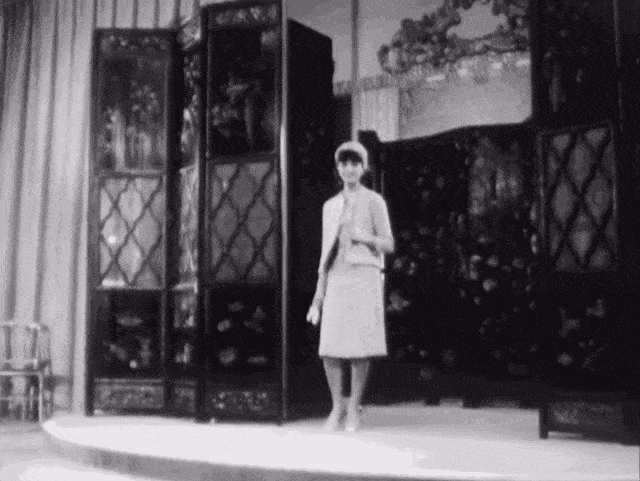 套装|这俩女顶流撞衫,不尴尬吗?