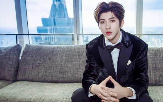 舞台|蔡徐坤每一面都不是最强的，但是他能努力把每一面，做到接近最强