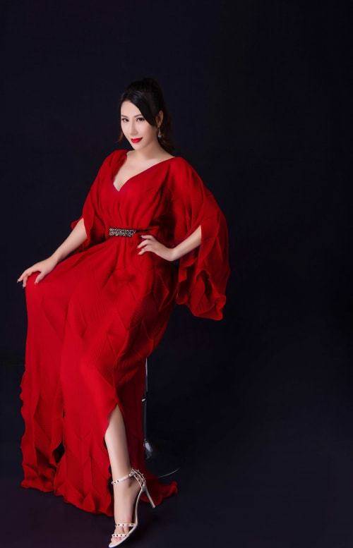 曝林美丽噬骨美艳红衣写真