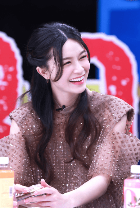 颜色|终于体会到文咏珊的美了，就算与南韩颜值女星同框，也美得很惊艳