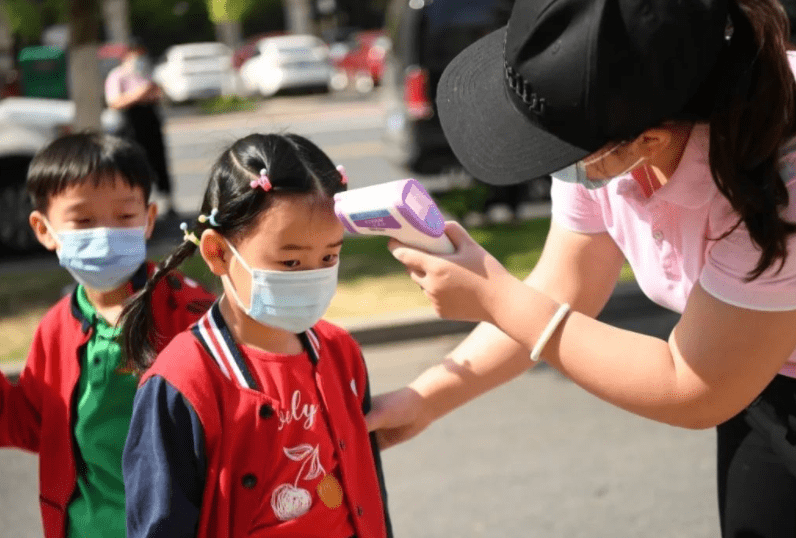 家长|多地幼儿园“一娃难求”，抢入学名额已成过去式，这究竟是怎么了