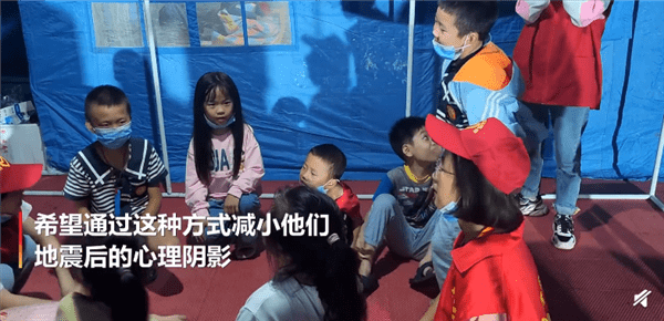 泸县地震安置点建起儿童乐园_http://www.tianyiqj.com_热点资讯_第3张