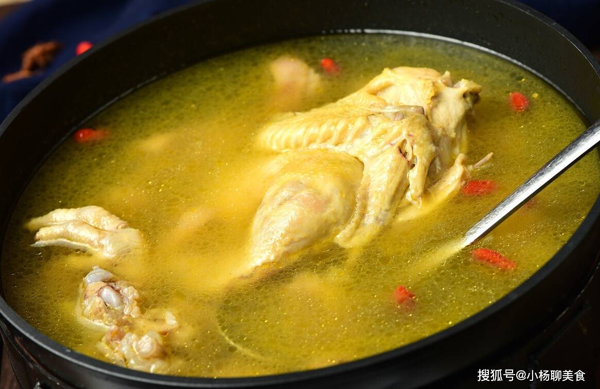 老鸭汤要焯水吗鸭子炖之前焯水还是炒一下好