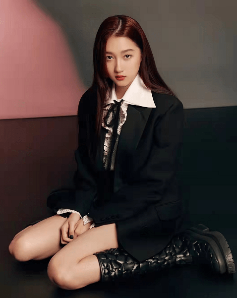 黑色|关晓彤新电影好有国际范!穿古装舞剑又出名场面,演霸气公主超美