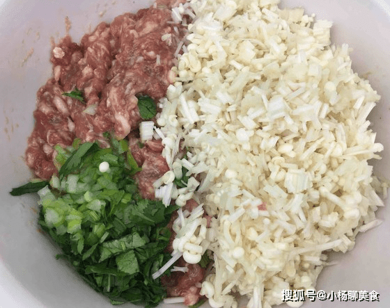 做法|金针菇这样做，好吃不塞牙，做法简单，全家人都喜欢！