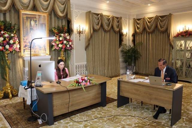 拉隆|泰国血友病公主发福严重！双下巴堆叠看不到脖子，比花心国王敬业