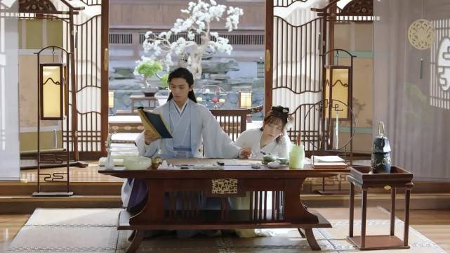 剧情|又一部辣眼烂剧，2集就把偶像剧“狗血烂梗”踩个遍，豆瓣差评多