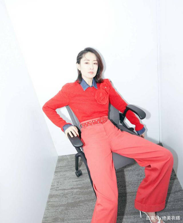 刘敏涛|刘敏涛火了后更敢穿，少女风也能霸气十足，44岁扮起嫩来更加迷人