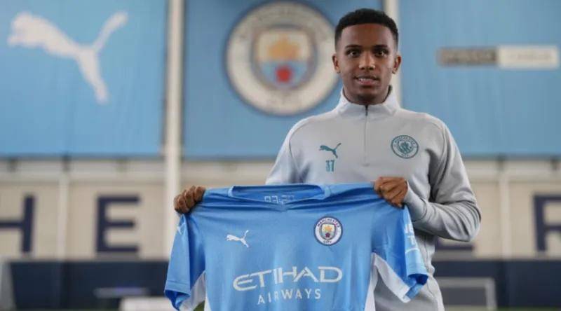 官方巴西18岁边锋凯基正式加盟亮相曼城并加入一线队