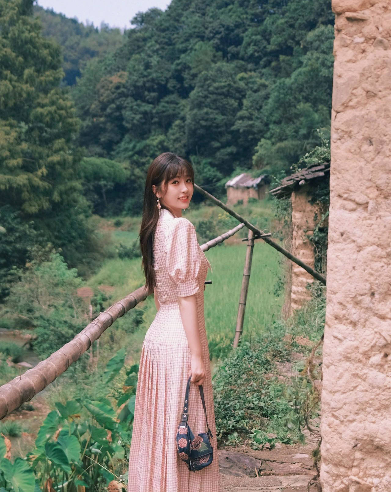 波浪|泡泡袖、格子印花、不规则裙摆,今年秋季连衣裙的时髦点整理好了