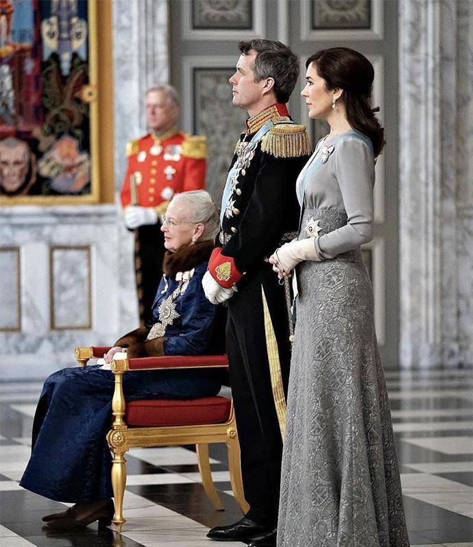 王储|丹麦王储妃再穿11年前旧裙，改造一下显瘦又显高，换个发型更美！