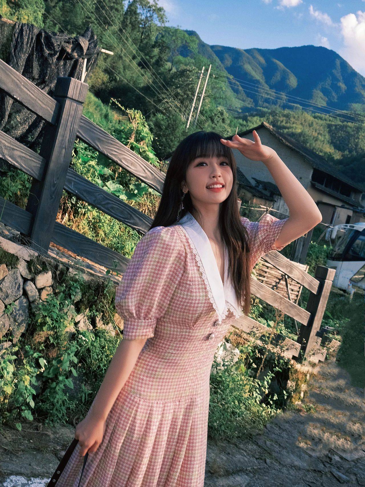 波浪|泡泡袖、格子印花、不规则裙摆,今年秋季连衣裙的时髦点整理好了