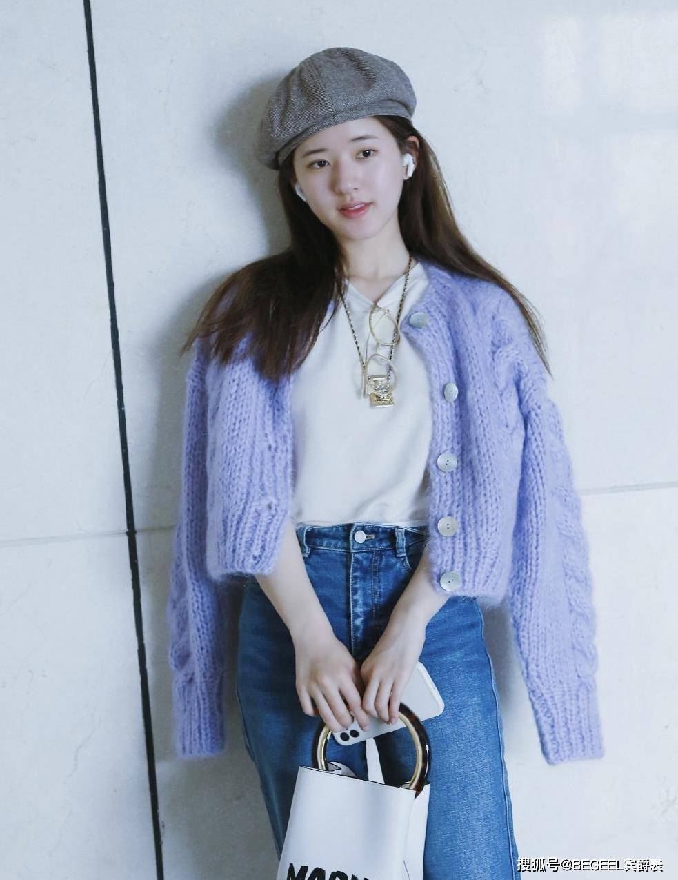 颜色|秋天做个温柔的女人,针织衫这样穿,保暖舒适又显气质