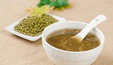 包子|这家店的手撕鸡架搭配绿豆汤，不油腻，食客的早餐新搭配