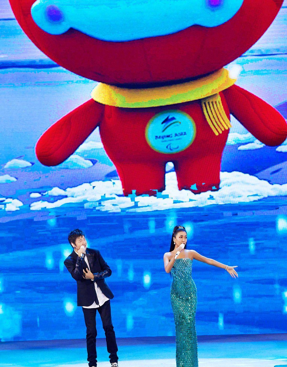 冬奥|吉克隽逸的“人鱼裙”太吸睛了，和孙楠合唱冬奥宣传曲，让人心动