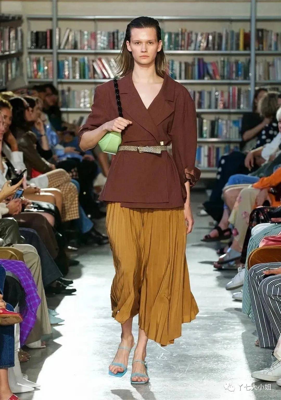 丁香紫|今天秋冬,一定要pick这两个颜色:丁香紫+市区褐