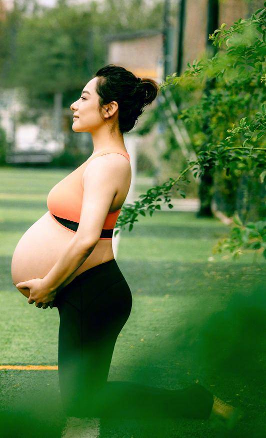 身材|刘璇再上热搜竟因怀孕挺着大肚子，还敢玩倒立，这身材也是绝了