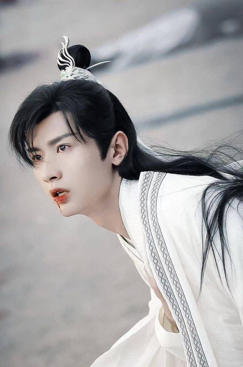 骄气|“最帅花城”新剧杀青,古装造型成焦点,网友:这不比成毅帅?