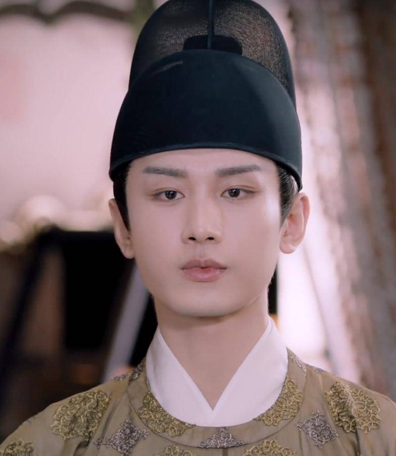 与君歌 红衣侧卧美人榻 成毅用演技证明了面无表情不代表面瘫 资讯 影视快讯 共青春影院