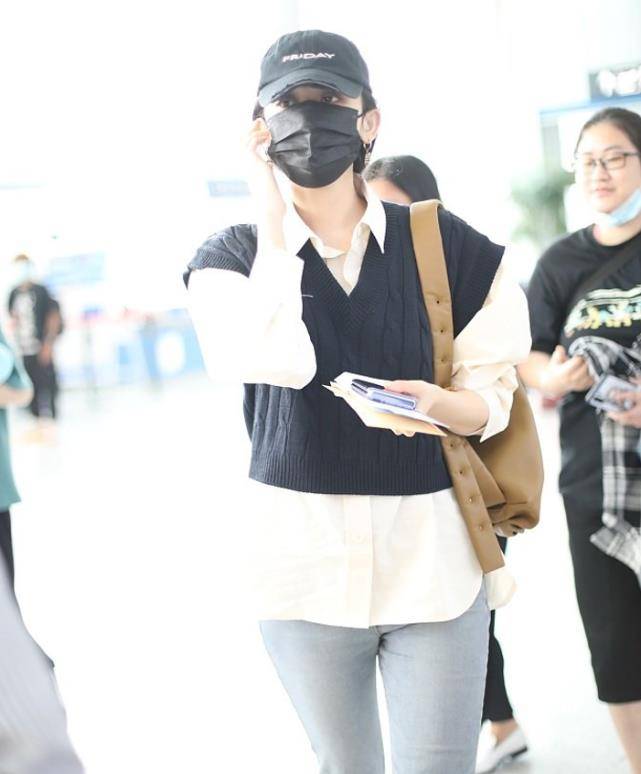 身材|求你千万别碰六分直筒裤，娜扎都撑不起来，穿上后大腿粗到不敢信