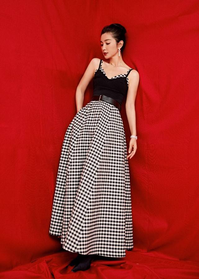 都藏|李冰冰的高级都藏在配色里,黑白配搭经典大气,年龄气息都被减弱