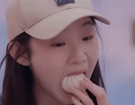 包子|张艺凡因训练太辛苦,早餐一口气连吃10个包子,真害怕她噎着